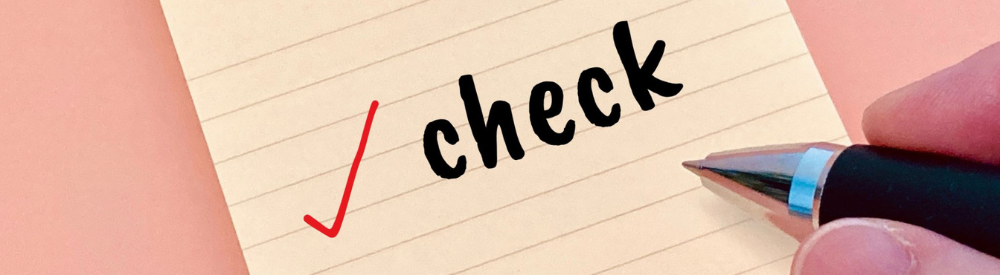 メモに赤チェックと『check』の文字