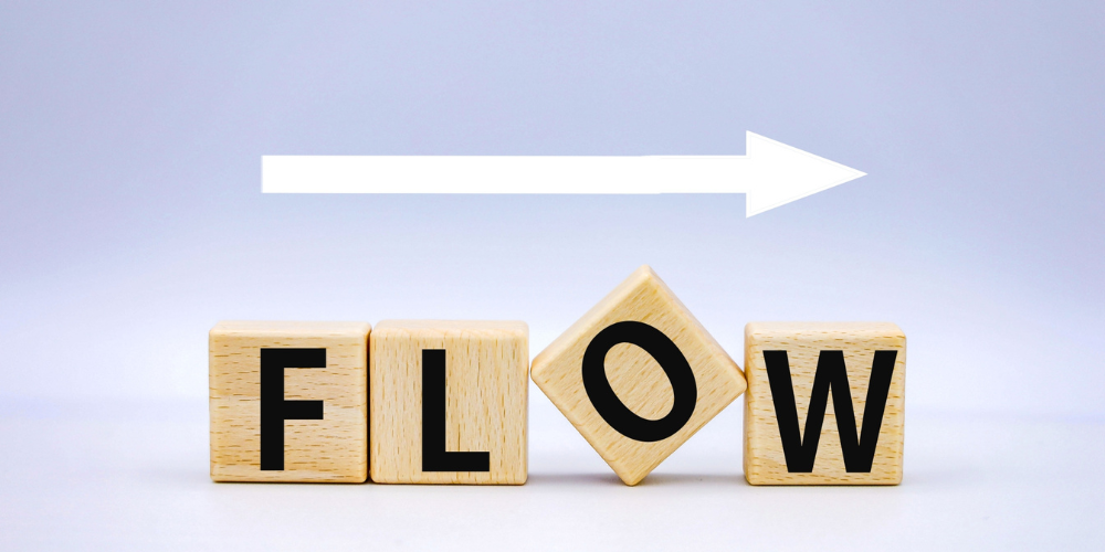 「FLOW」の文字と右向きの矢印が描かれた、手順や流れを説明するイメージ画像