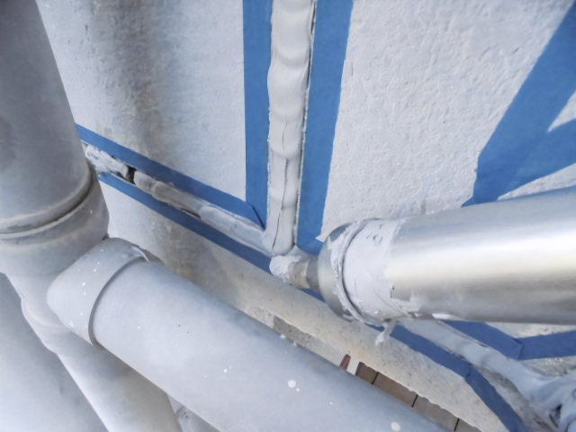 外壁のシーリングを重点する作業