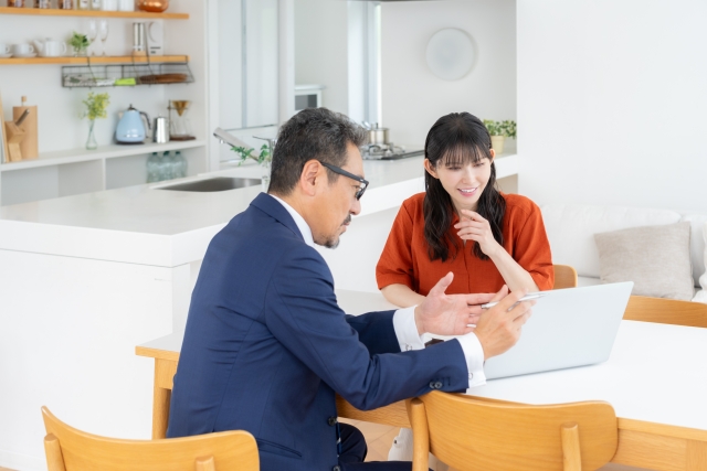 説明するスタッフ