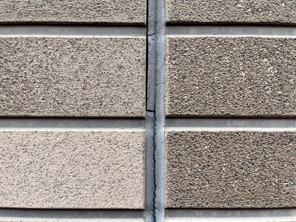 シーリングが劣化した外壁